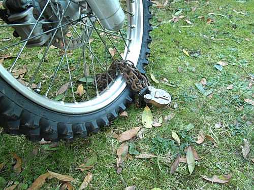 Ancrage Visdeterre avec chaine et cadenas, sur moto