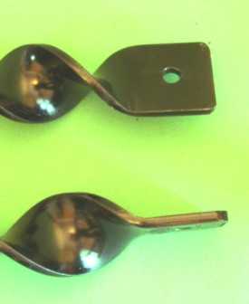 Têtes d'ancrage au sol en spirale.