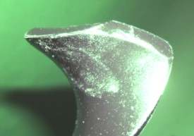 Gros plan de pointe d’un ancrage au sol Erdanker.