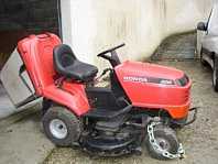 Tondeuse autoportee fixé au sol avec vis de terre